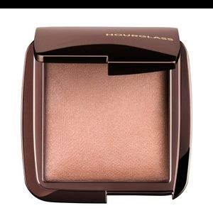 Hourglass radiant light, ambient lighting powder